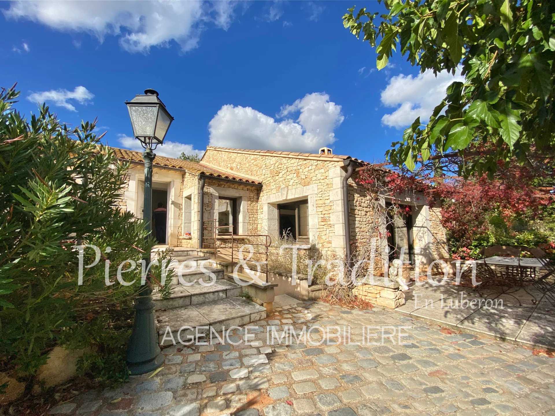 House in Roussillon, Provence-Alpes-Cote d'Azur 12477582
