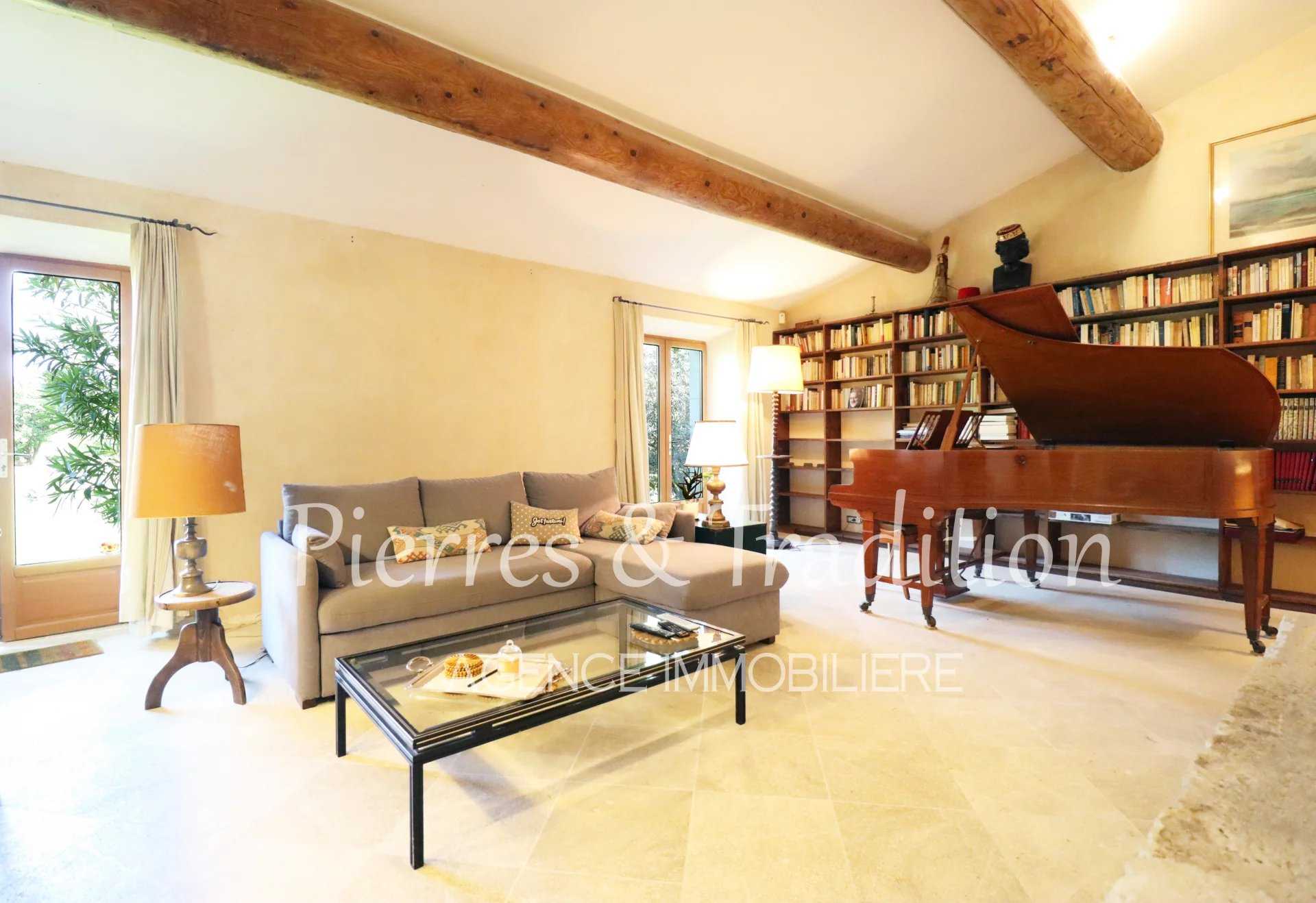 σπίτι σε Goult, Provence-Alpes-Cote d'Azur 12477588