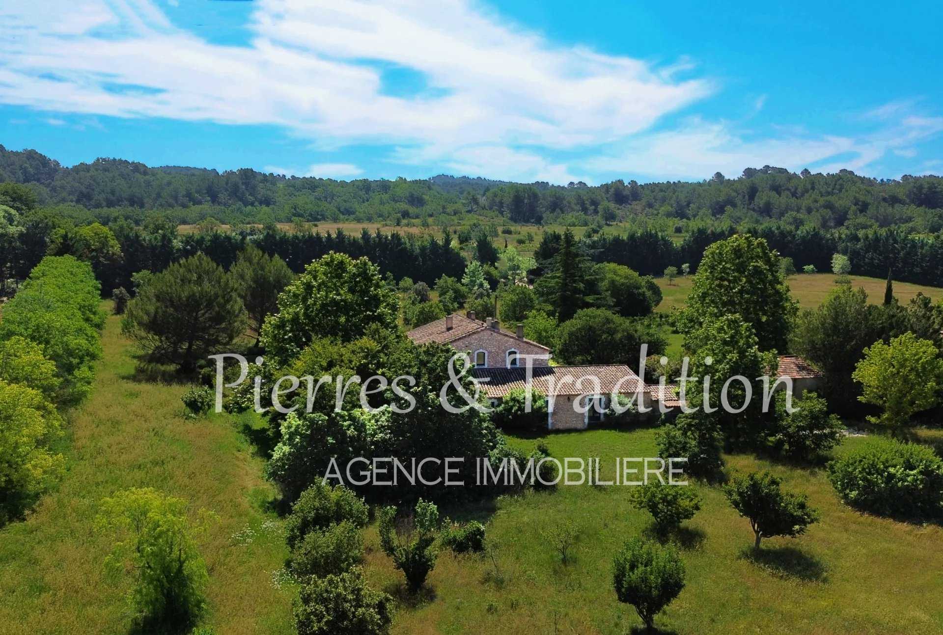 Rumah di Goult, Provence-Alpes-Cote d'Azur 12477588