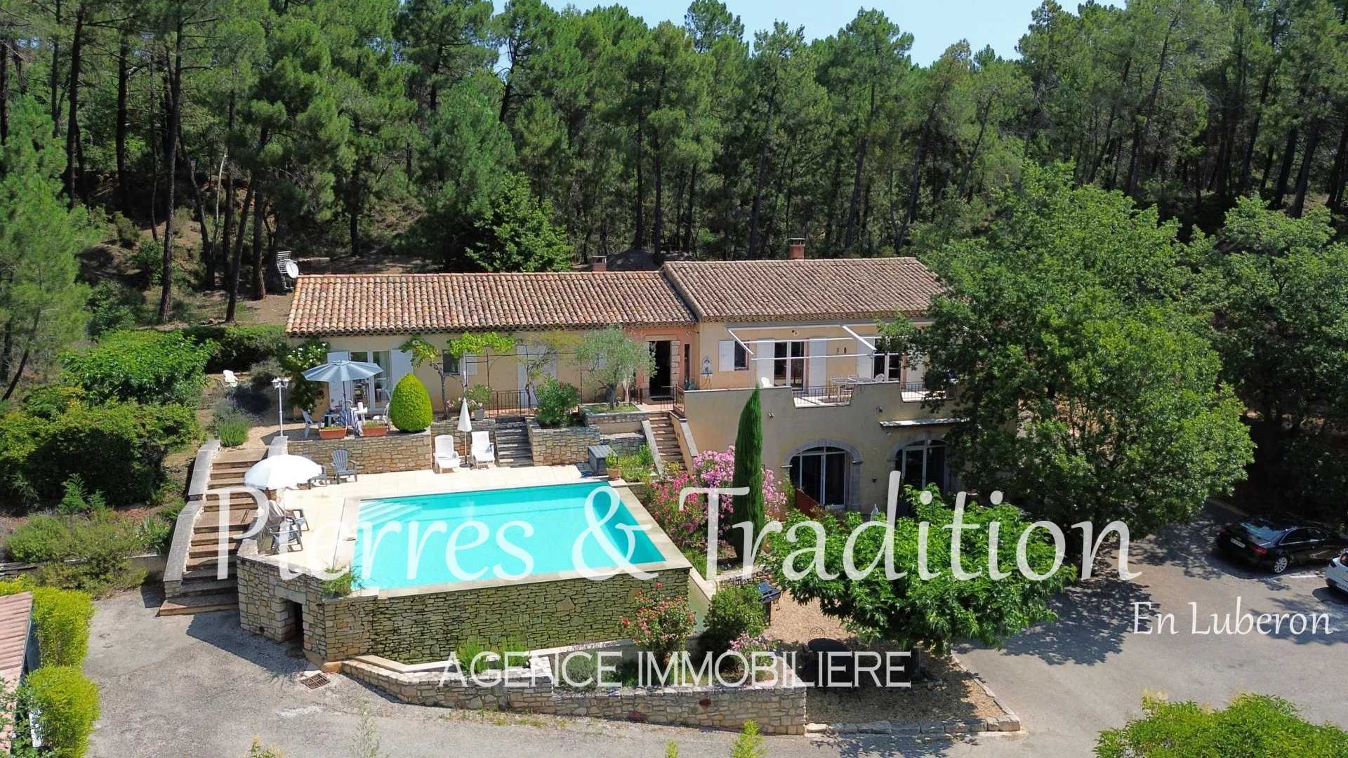 House in Roussillon, Provence-Alpes-Cote d'Azur 12477589