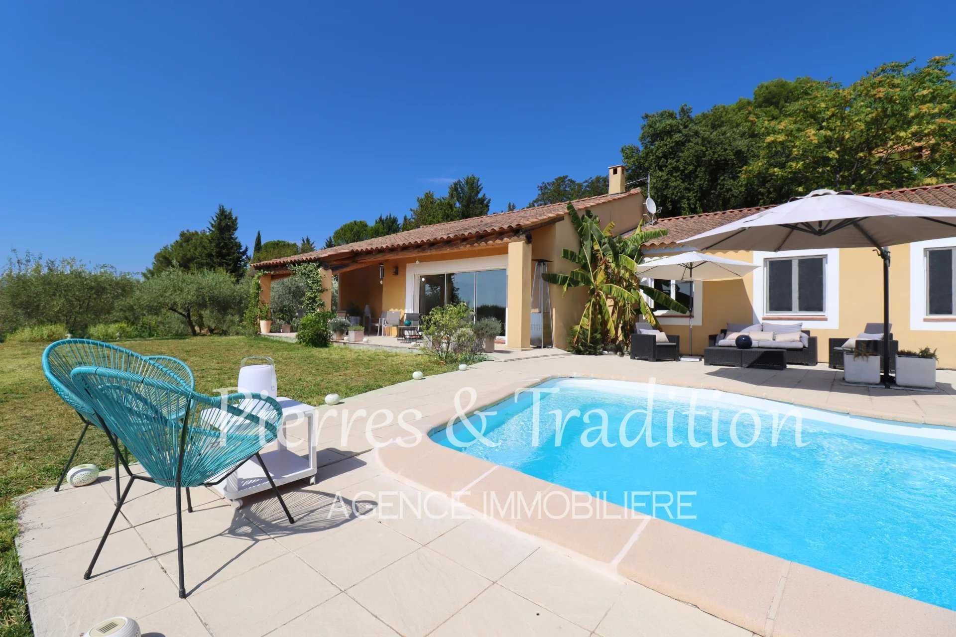 House in Apt, Provence-Alpes-Cote d'Azur 12477591