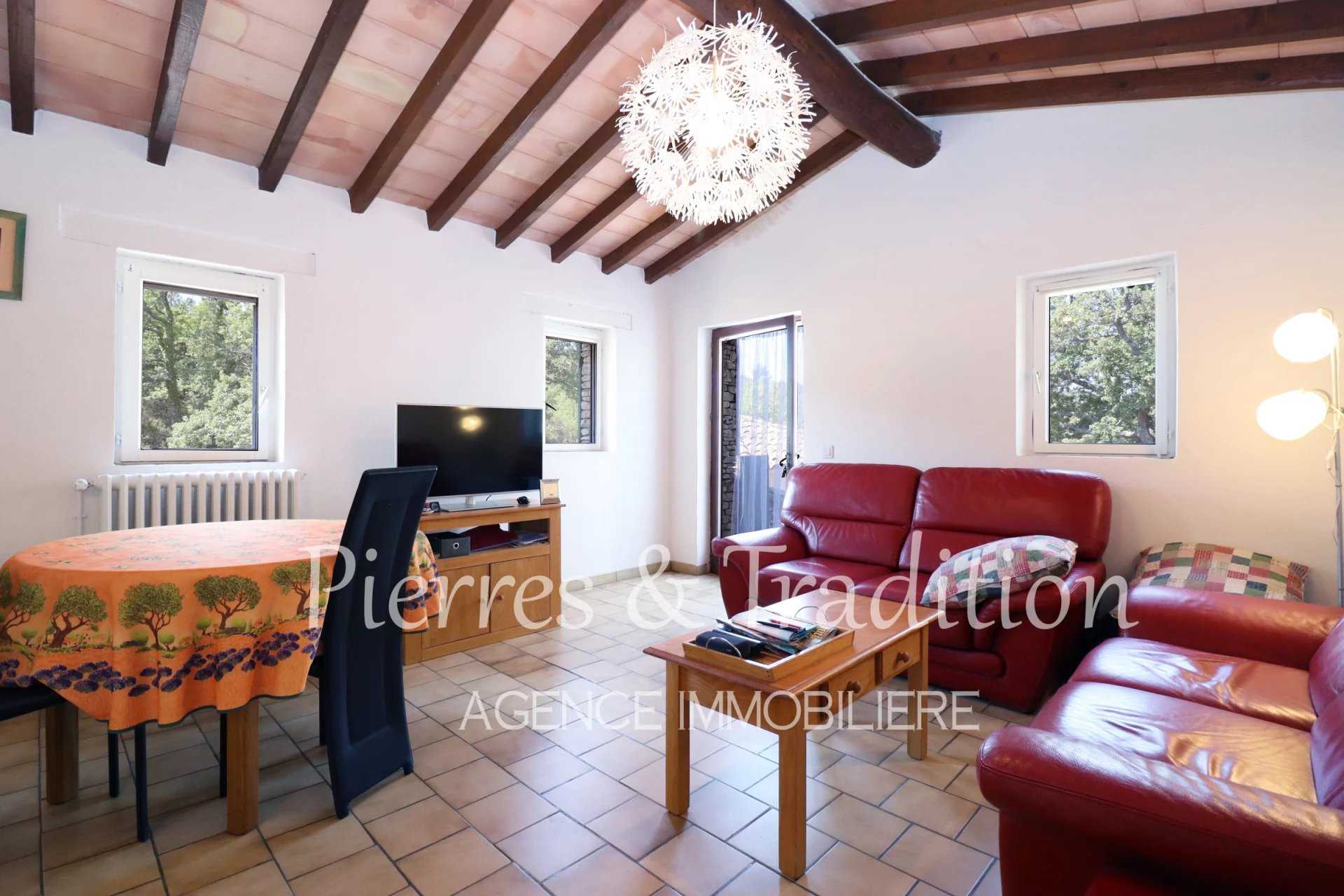 房子 在 Bonnieux, Provence-Alpes-Cote d'Azur 12477593