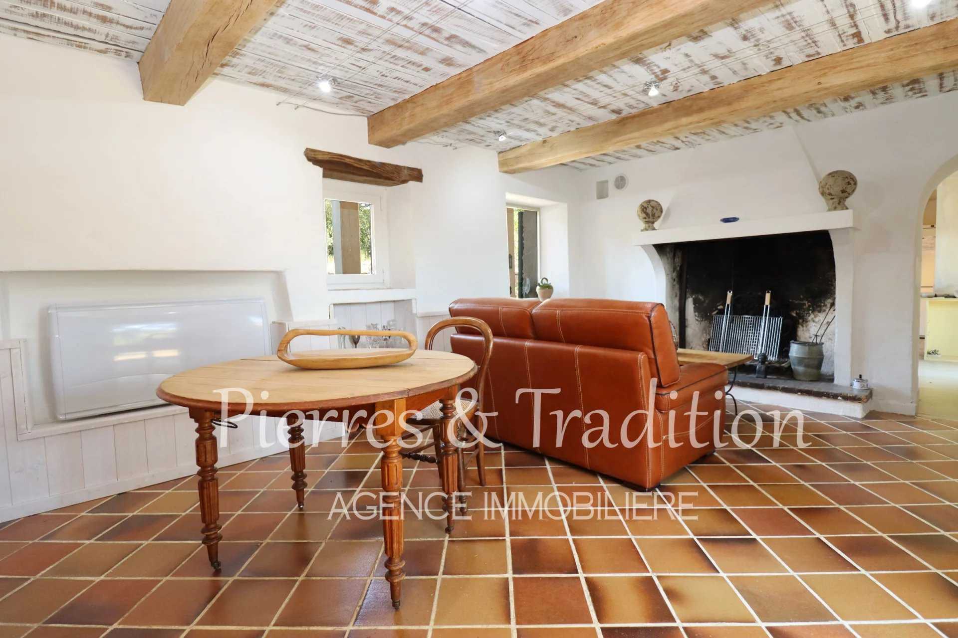 房子 在 Bonnieux, Provence-Alpes-Cote d'Azur 12477593