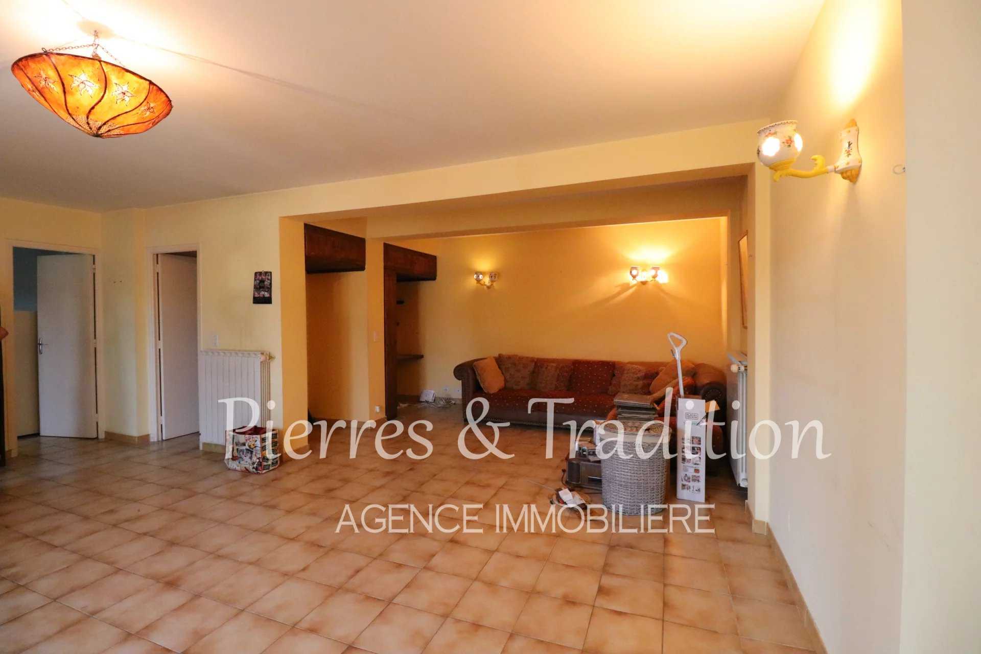 Condominio nel Apt, Provence-Alpes-Cote d'Azur 12477596
