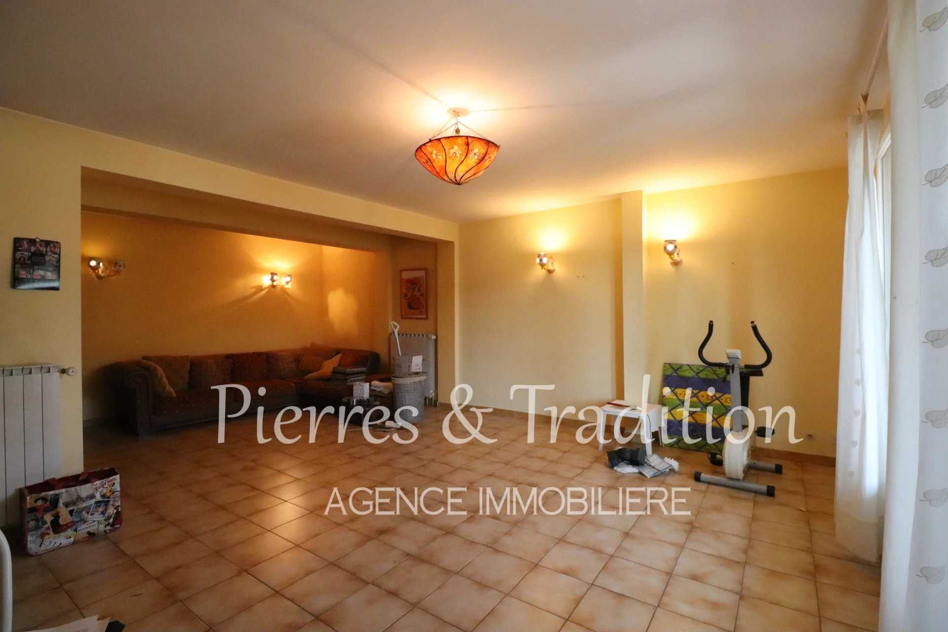 Condominio en Apt, Provence-Alpes-Cote d'Azur 12477596