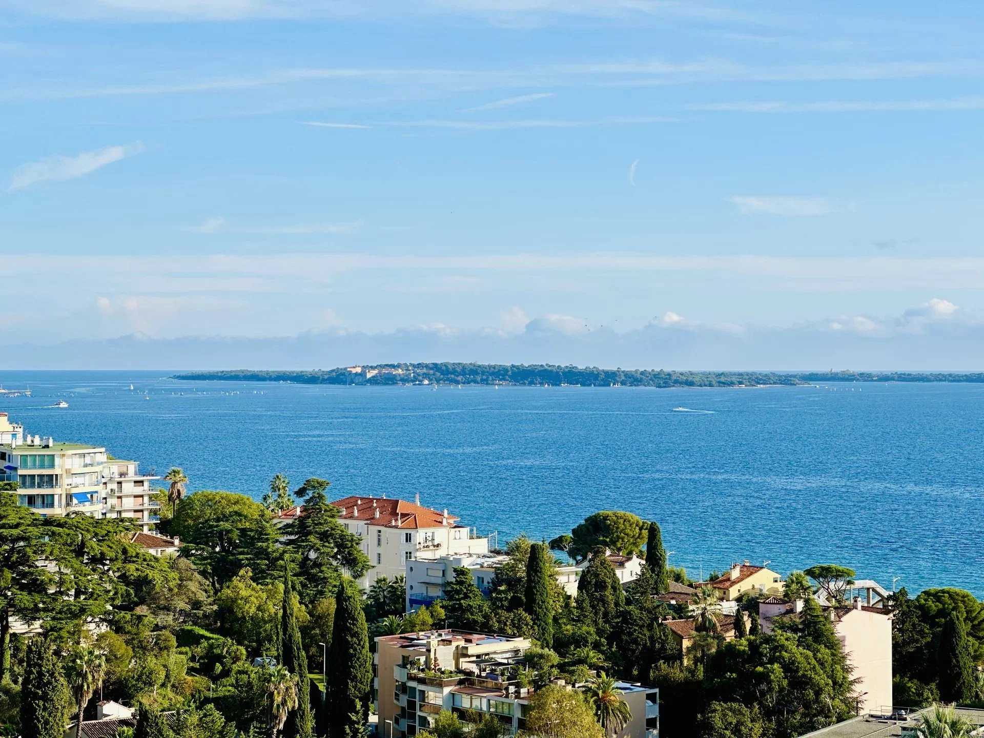 Eigentumswohnung im Cannes-la-Bocca, Alpes-Maritimes 12477604
