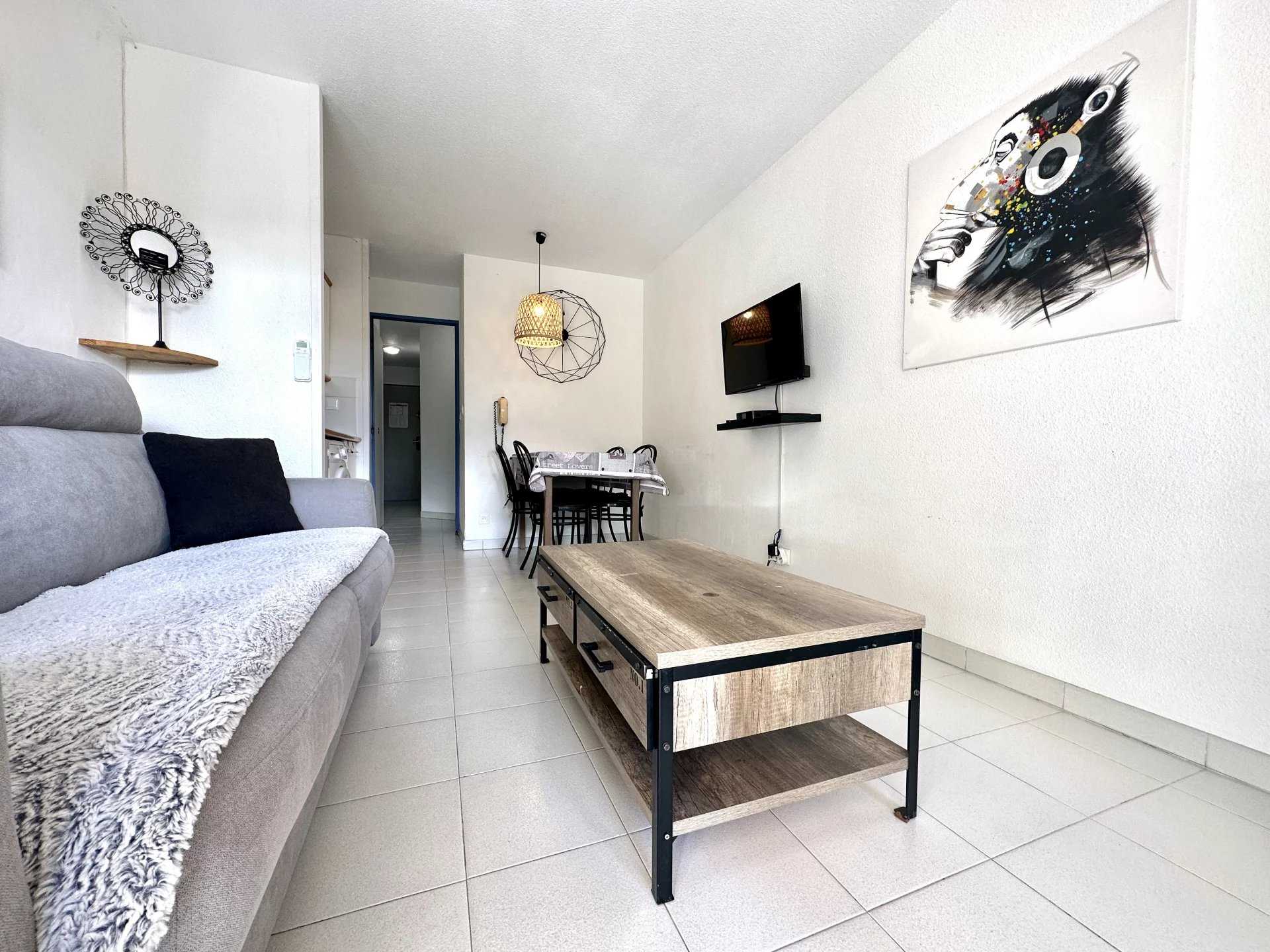 Condominium in La Bocca, Provence-Alpes-Cote d'Azur 12477605
