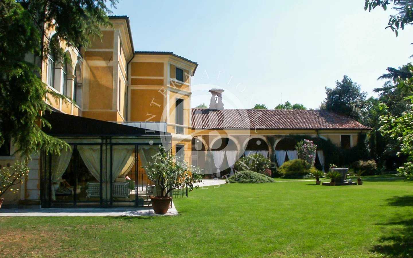 House in Bassano del Grappa, Veneto 12477700