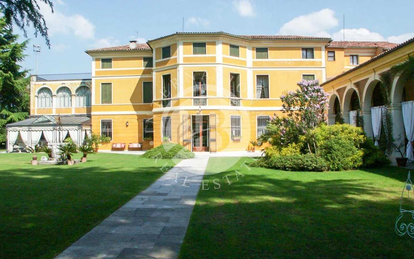 σπίτι σε Bassano del Grappa, Veneto 12477700