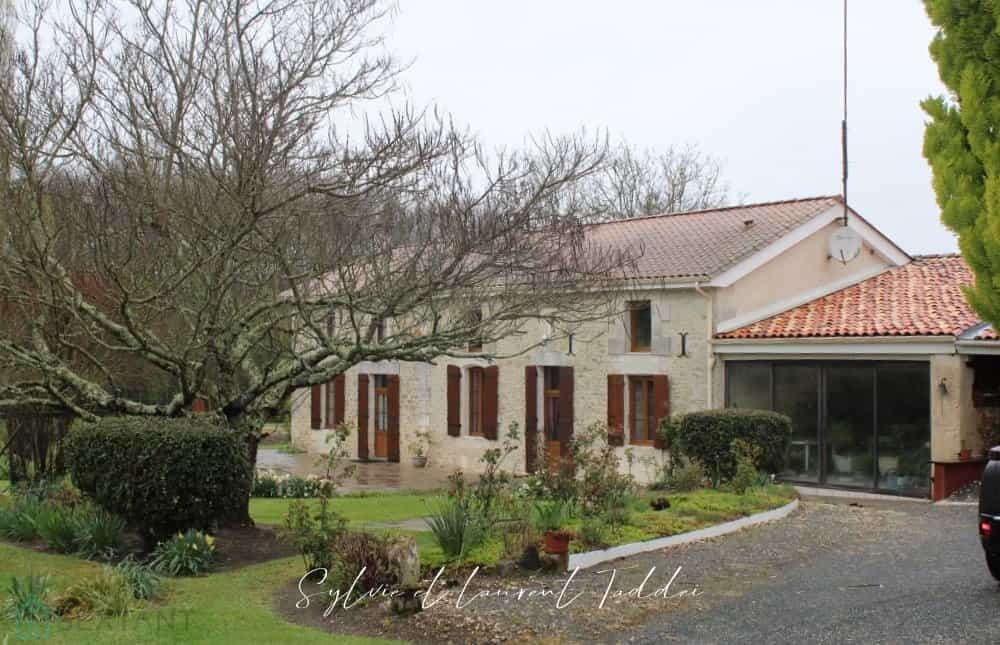 房子 在 Montguyon, Nouvelle-Aquitaine 12478040