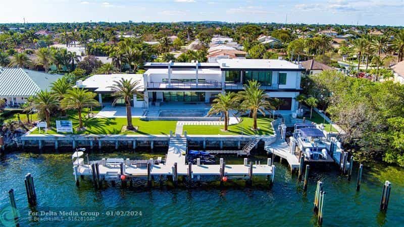 House in Lighthouse Point, Florida 12479176