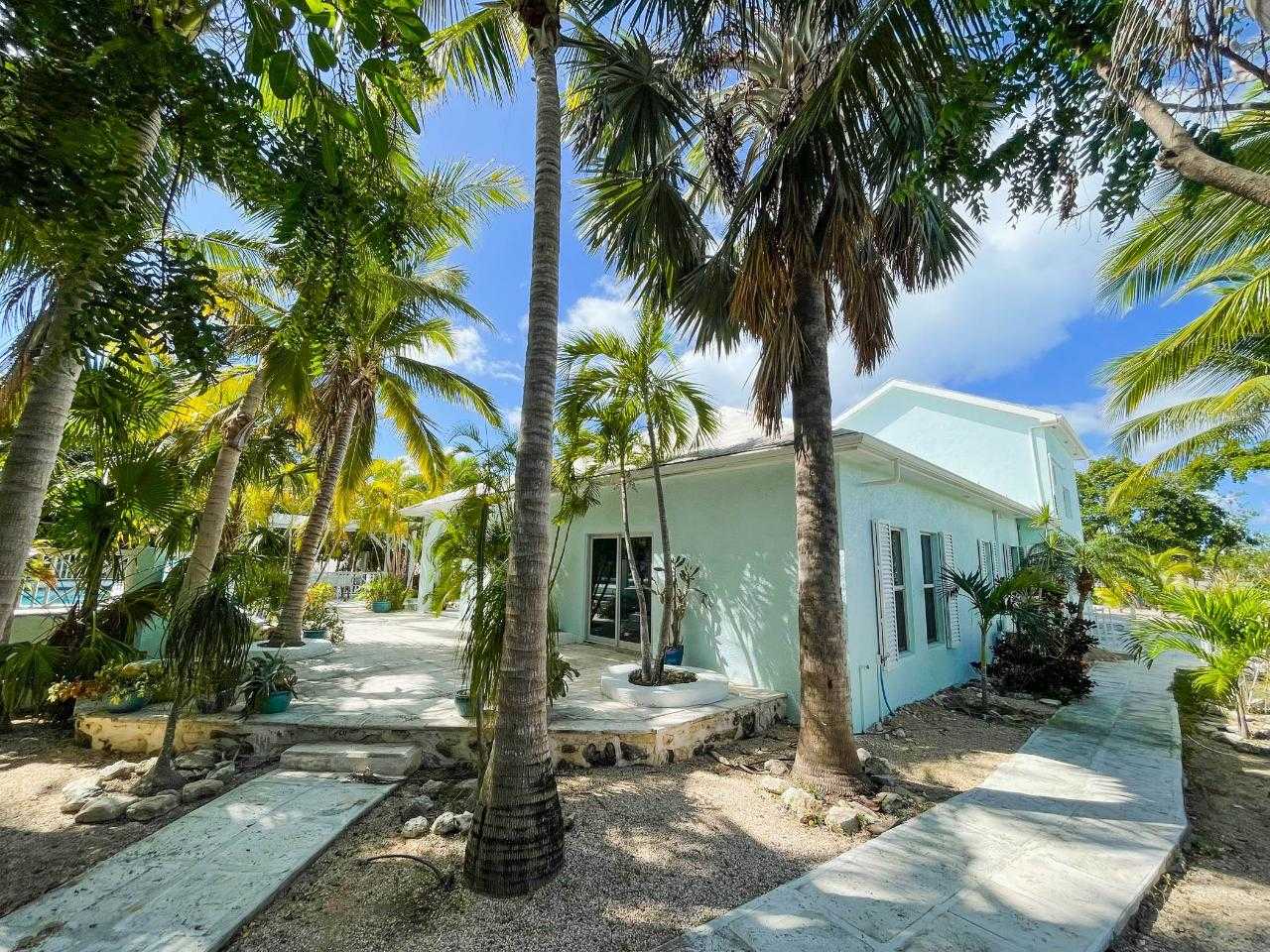 House in Leeward Settlement, Caicos Islands 12479504