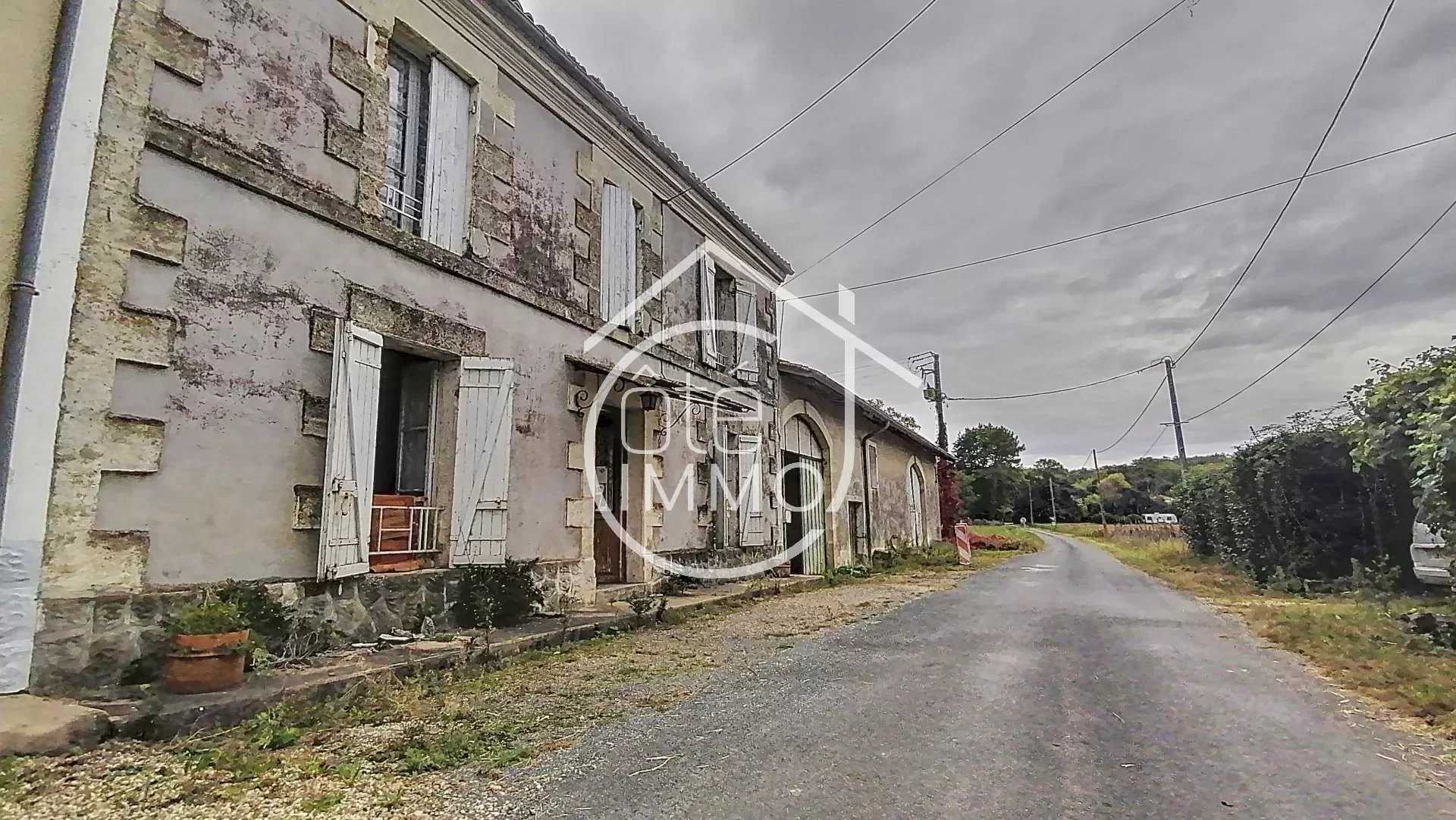 House in Pessac-sur-Dordogne, Nouvelle-Aquitaine 12479854