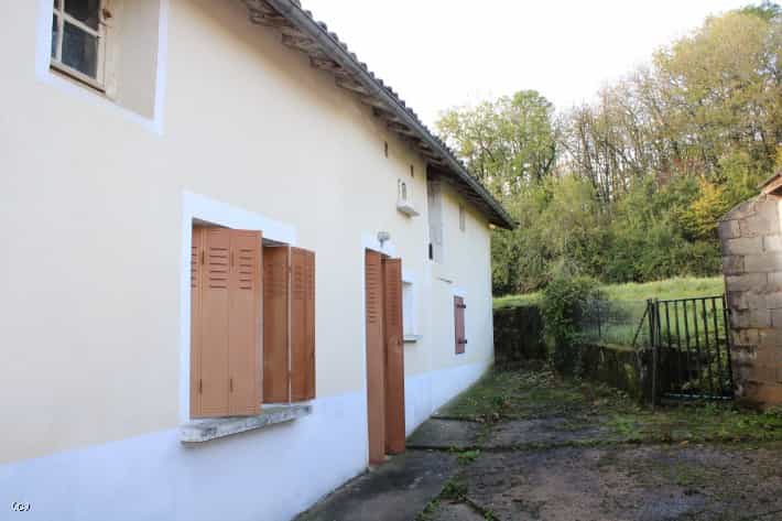 House in Champagne-le-Sec, Nouvelle-Aquitaine 12480811