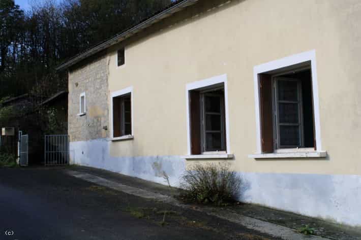 मकान में Champagné-le-Sec, Nouvelle-Aquitaine 12480811