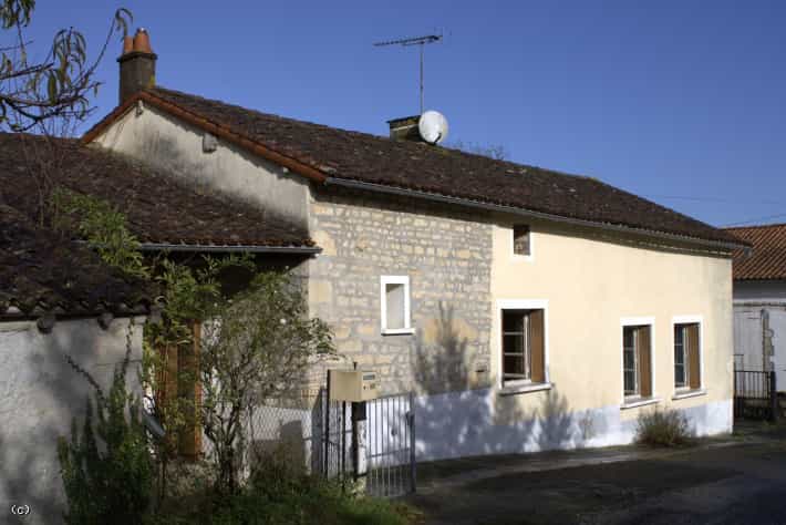 मकान में Champagné-le-Sec, Nouvelle-Aquitaine 12480811