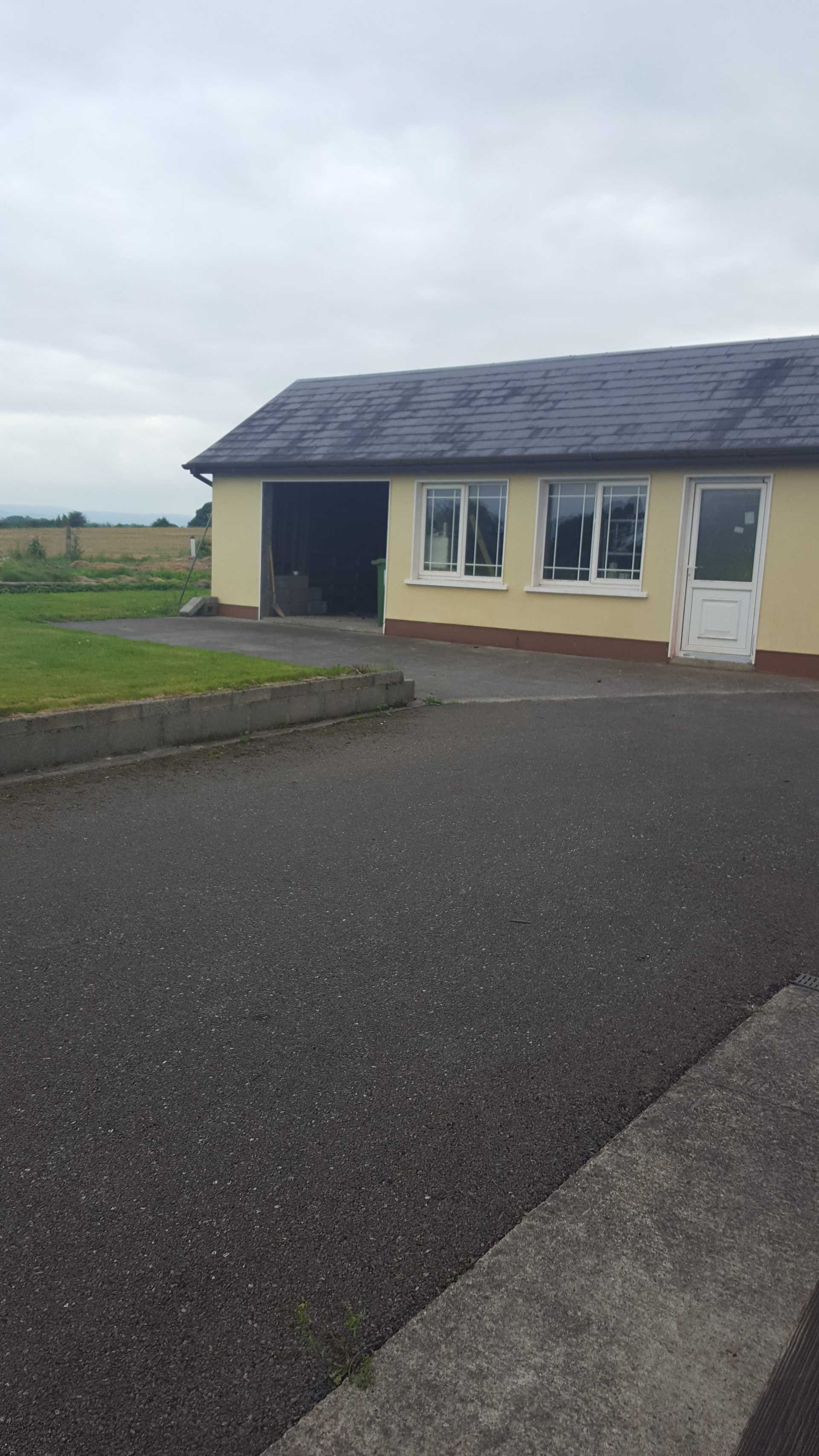 Hus i , County Offaly 12480860