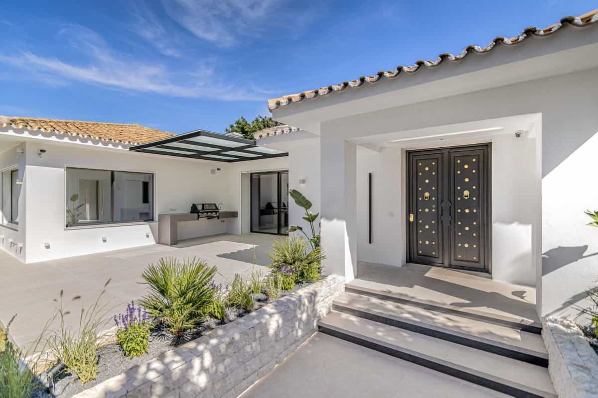 House in Marbella, Andalusia 12480891