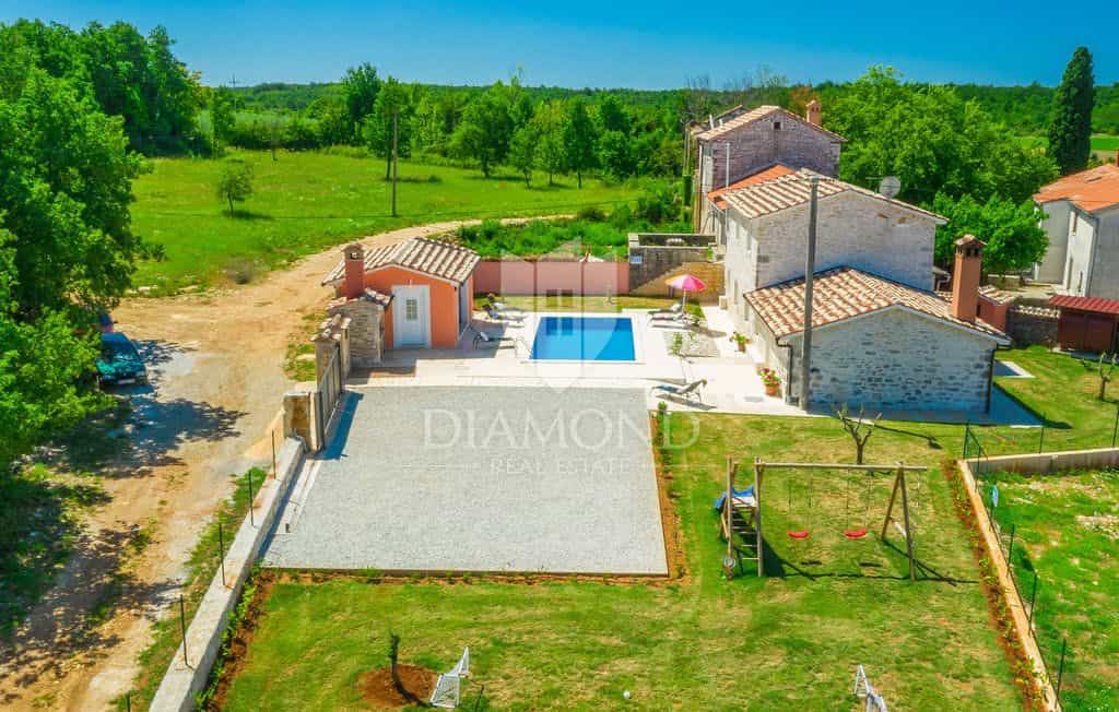 Dom w Mališi, Istria County 12481326