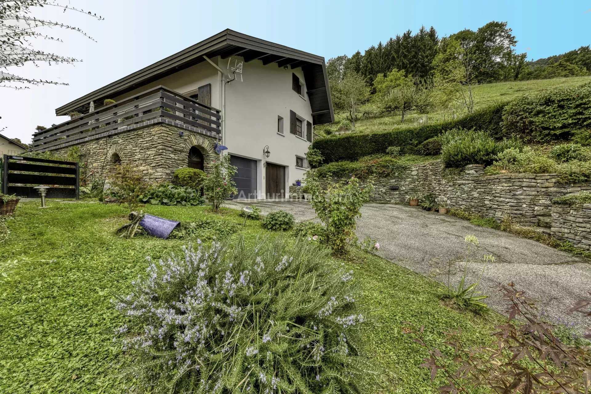 Dom w La Rochette, Owernia-Rodan-Alpy 12482415