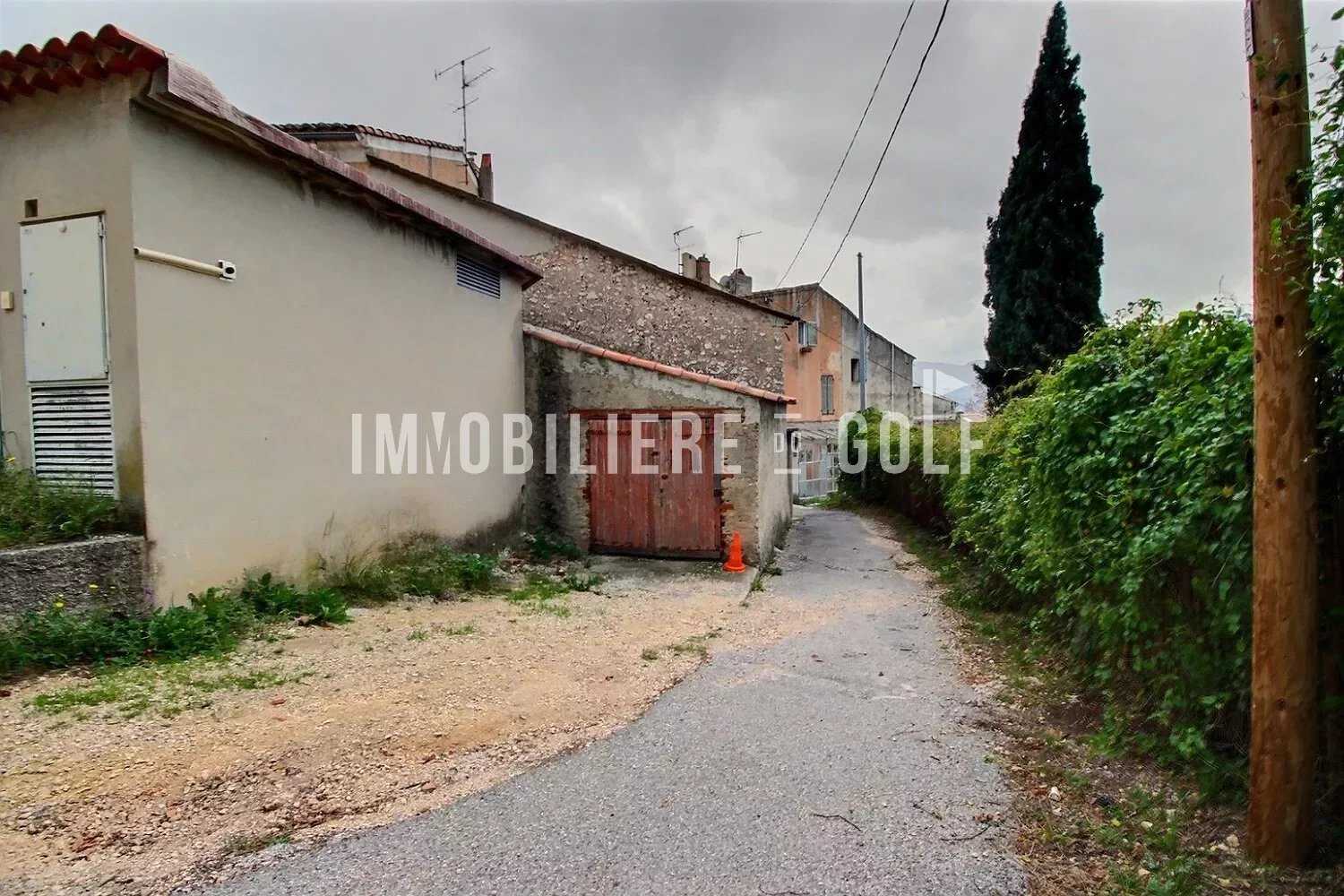 Будинок в La Treille, Provence-Alpes-Cote d'Azur 12482424