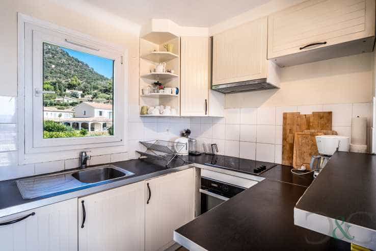 Condominium dans Le Lavandou, Provence-Alpes-Côte d'Azur 12482810