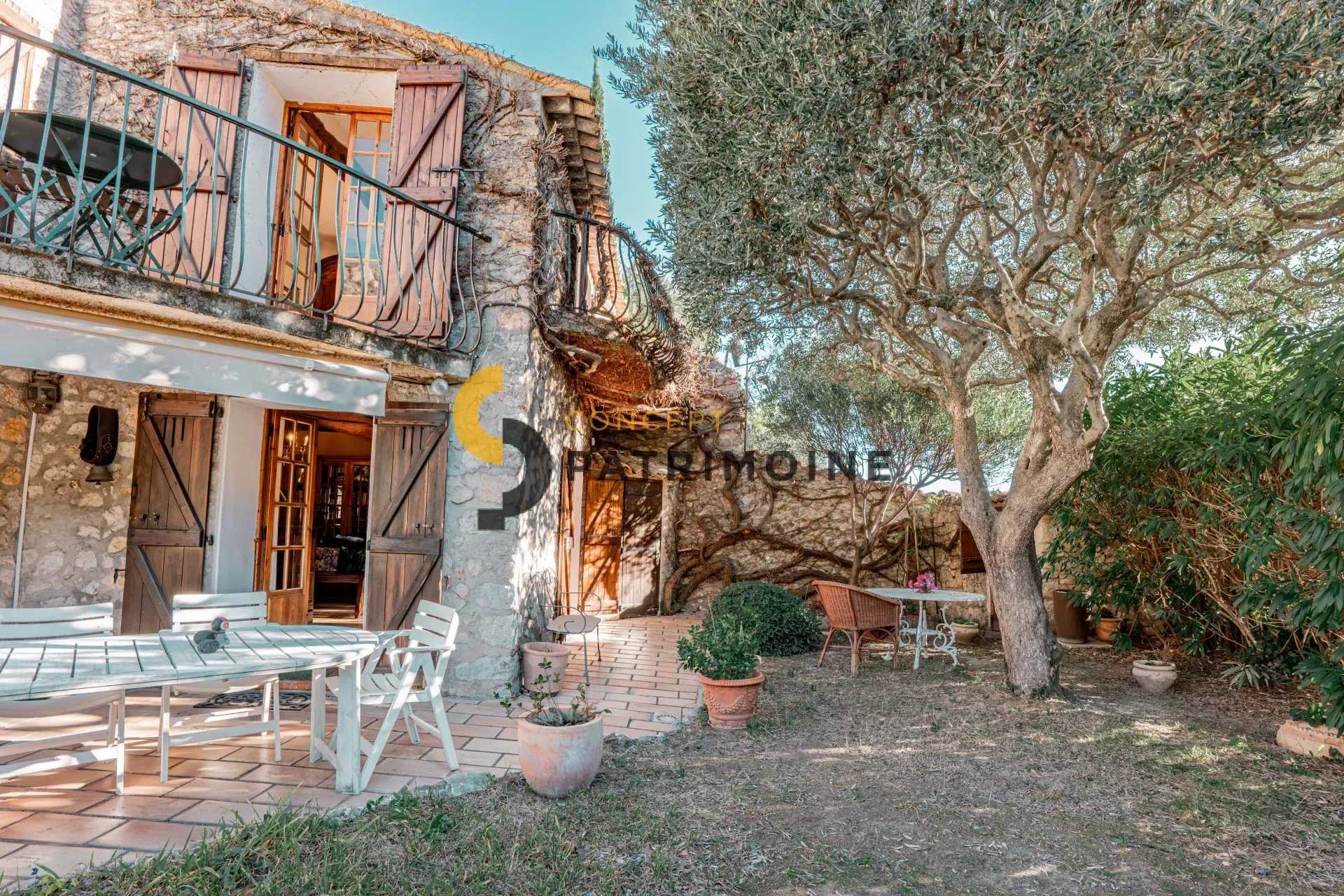 House in Le Broc, Provence-Alpes-Cote d'Azur 12483622
