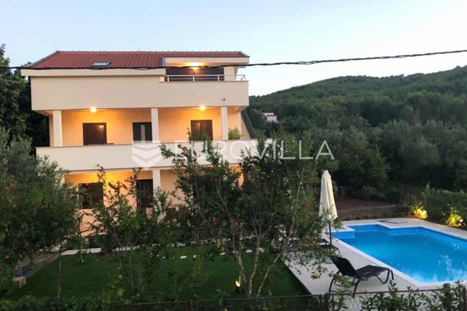 بيت في Arbanija, Splitsko-dalmatinska županija 12484221