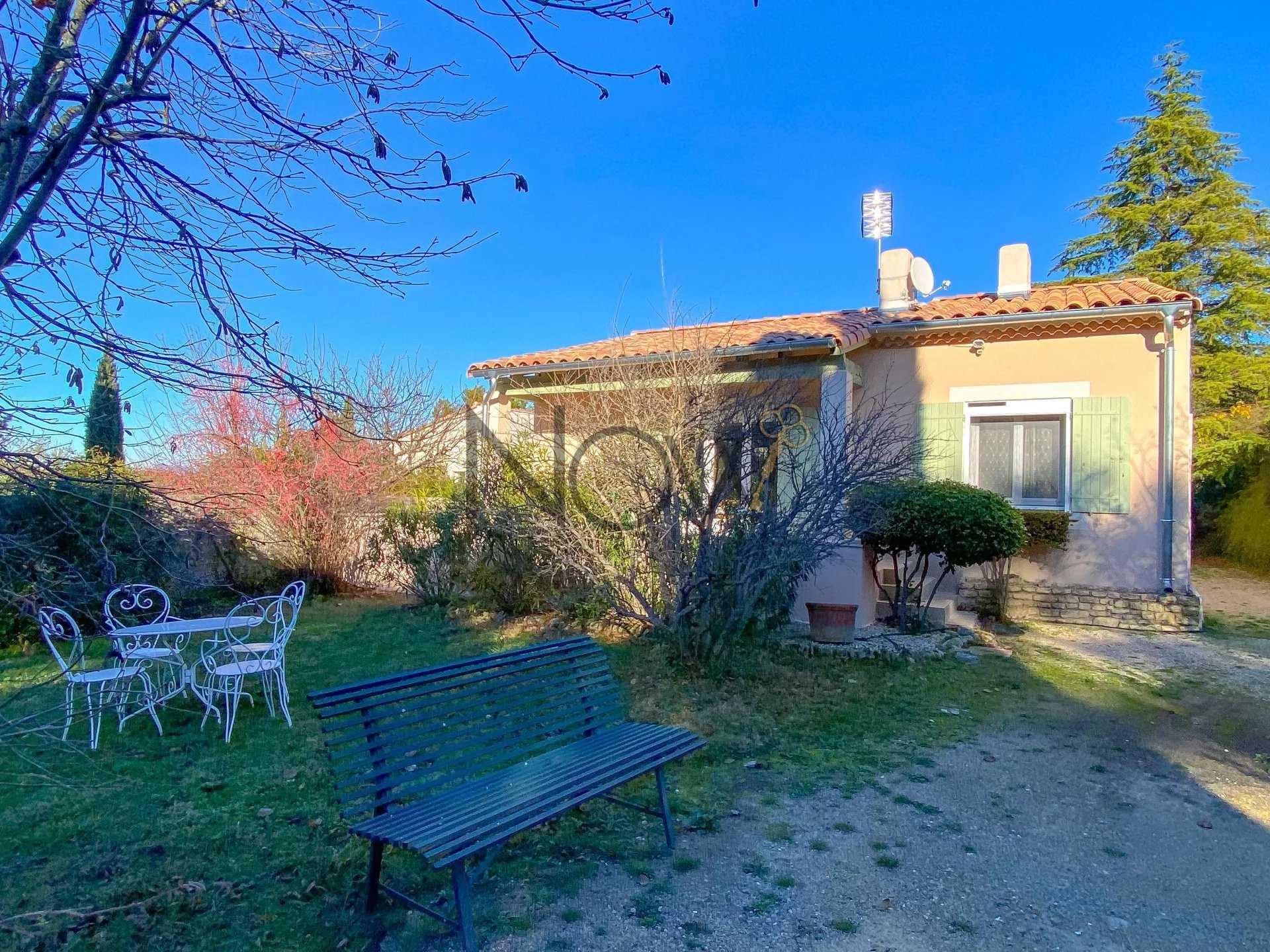 Talo sisään Venasque, Provence-Alpes-Cote d'Azur 12485298