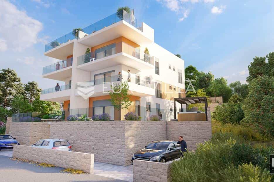 Condominium in Trogir, Splitsko-Dalmatinska Zupanija 12485657