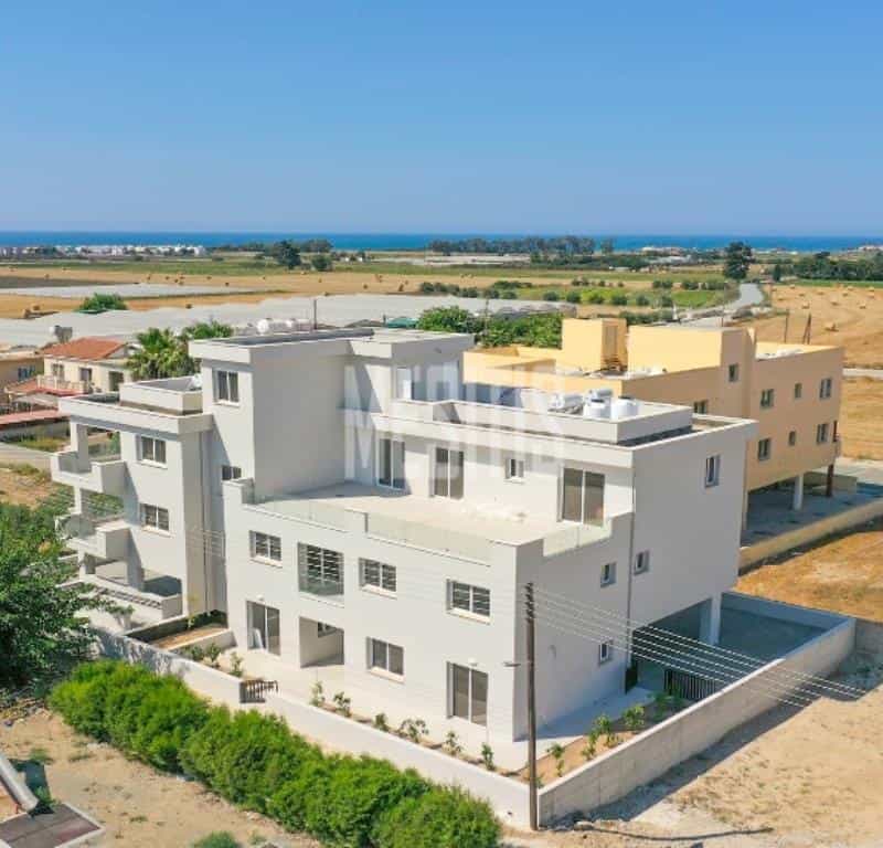 Condominium in Perivolia, Larnaka 12489032
