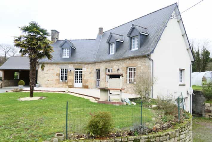房子 在 Juvigny-le-Tertre, Normandie 12489954