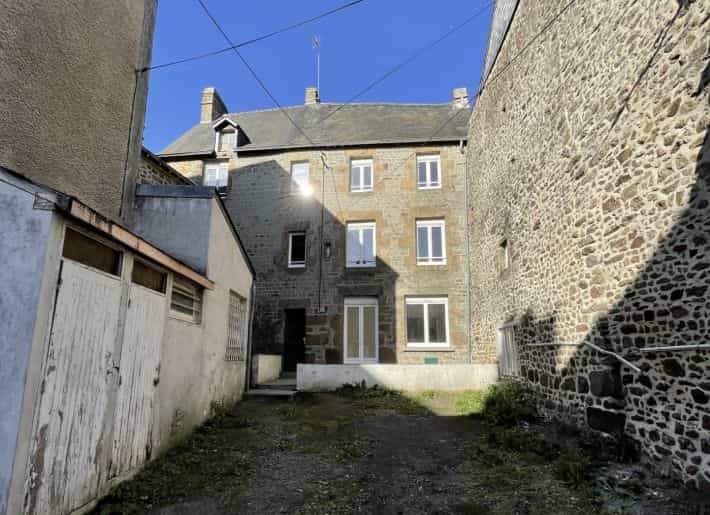 casa en Ambrières-les-Vallées, Países del Loira 12490052