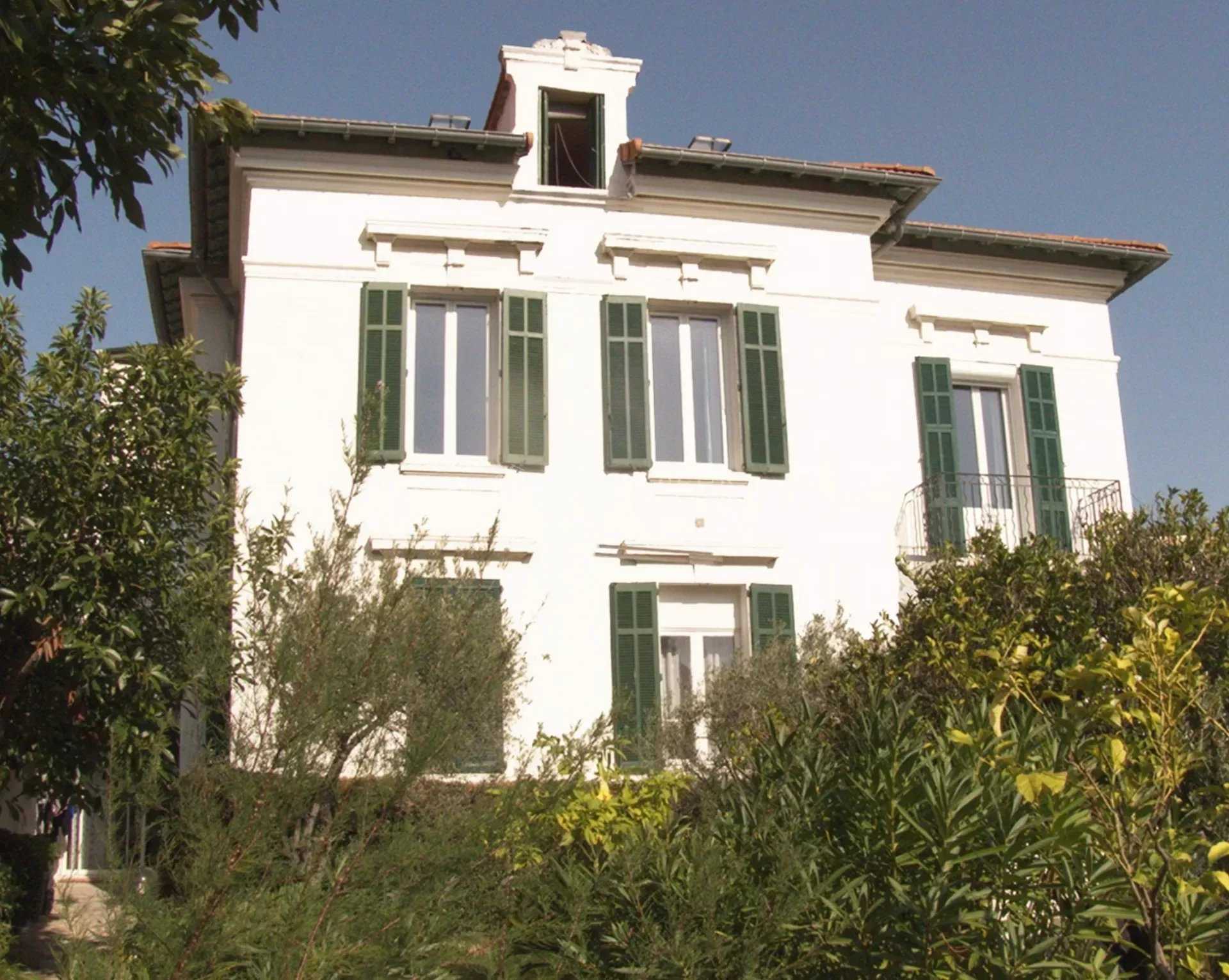 Condominium in La Bocca, Provence-Alpes-Cote d'Azur 12491039