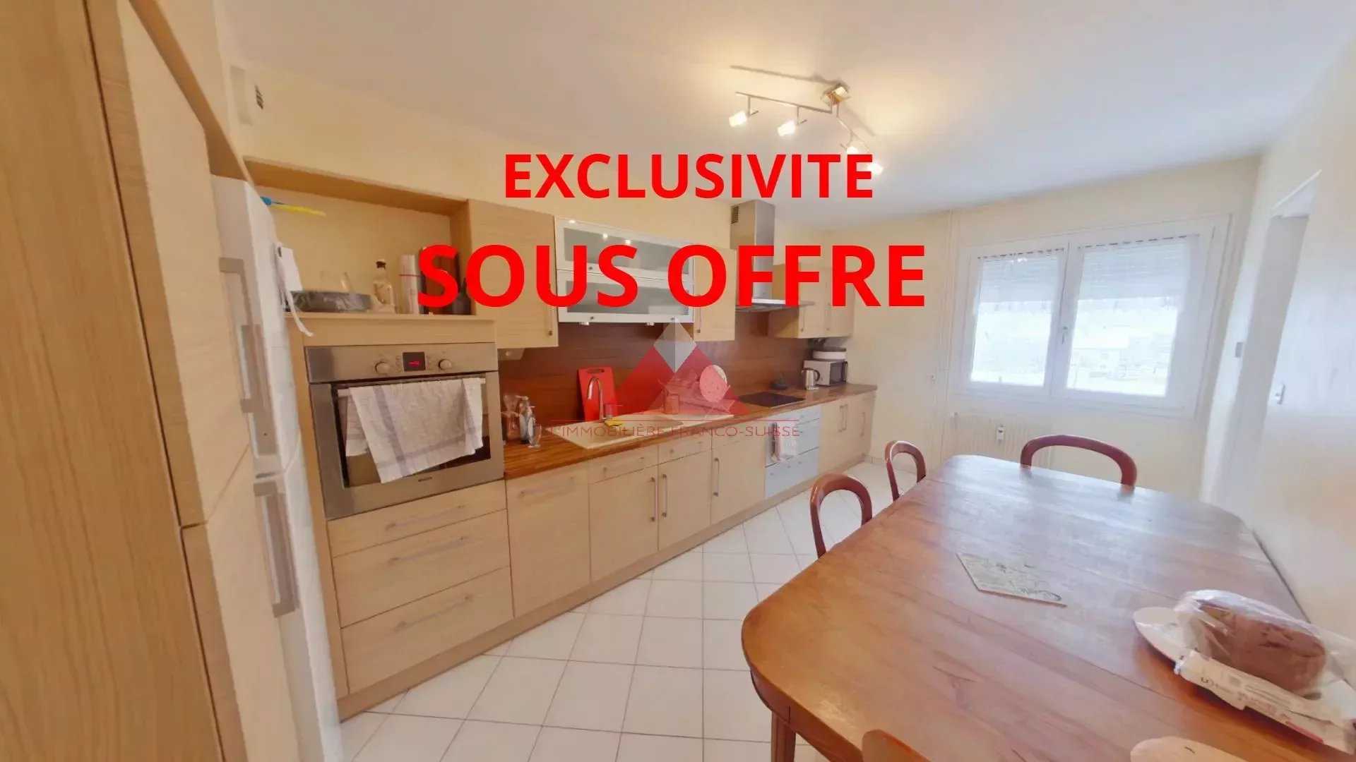 Condominium in Moirans-en-Montagne, Bourgogne-Franche-Comte 12491066