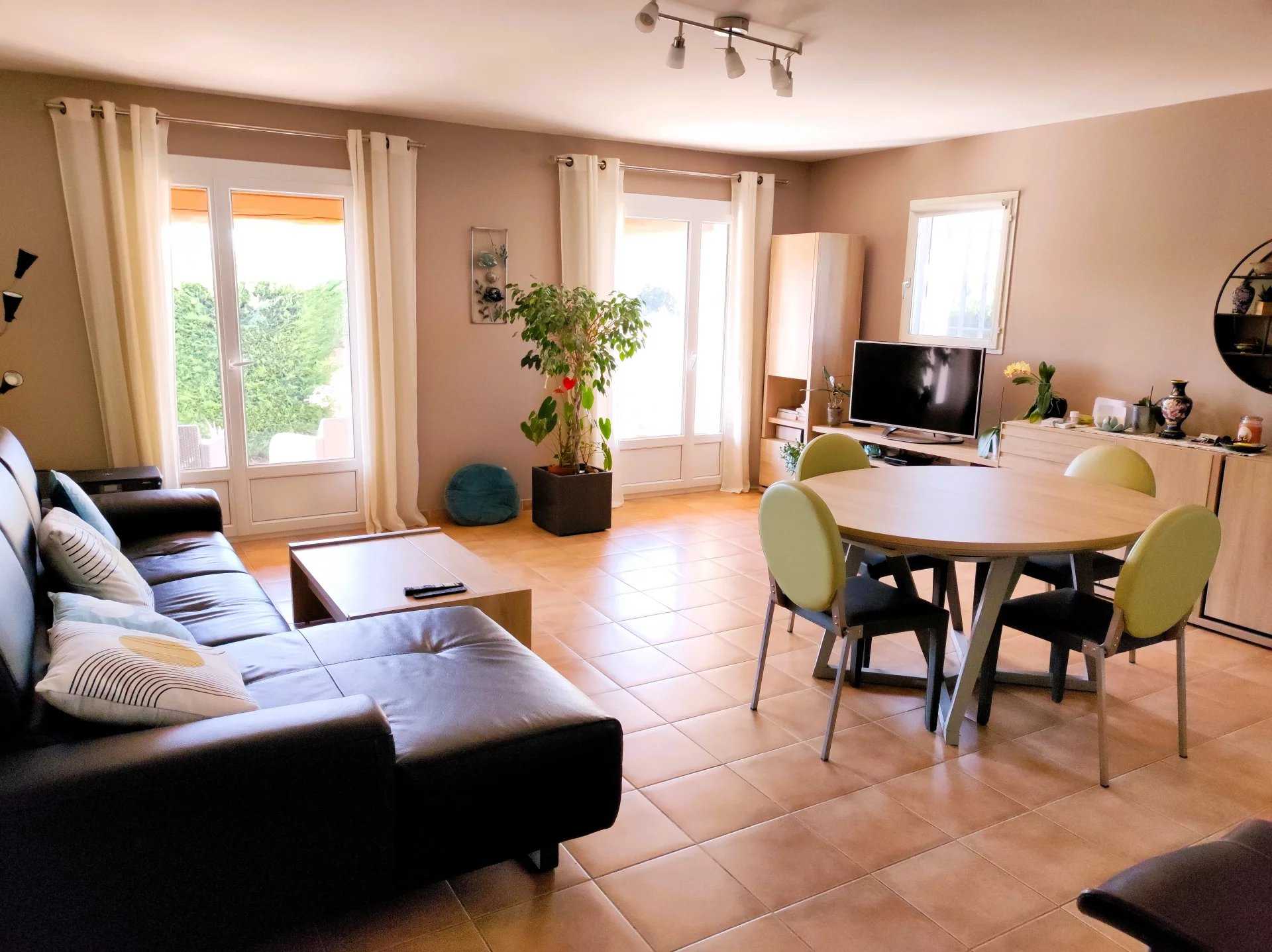 σπίτι σε Pertuis, Provence-Alpes-Cote d'Azur 12491070