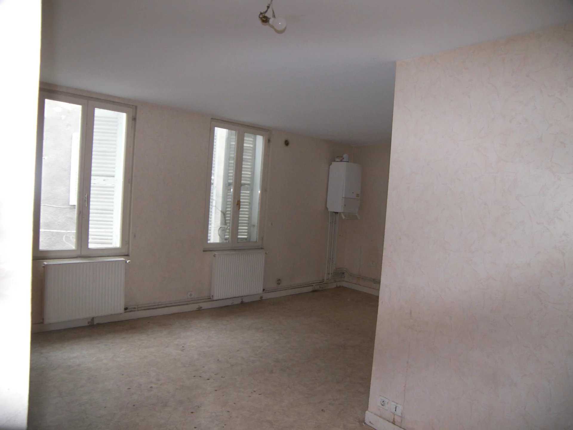 Condominium in Aurillac, Cantal 12491112