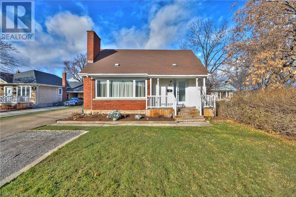 House in St. Catharines, Ontario 12493522