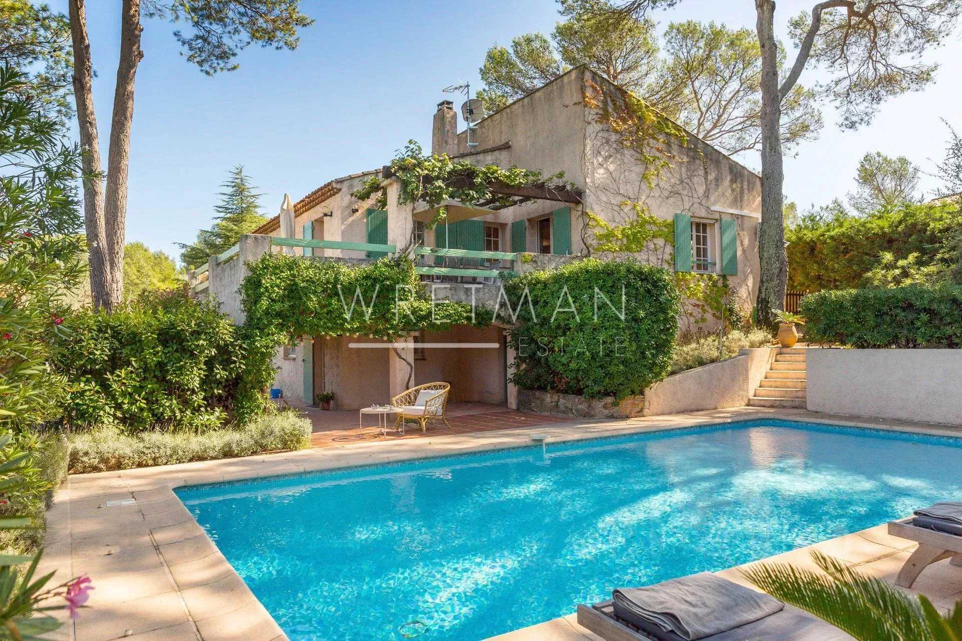 Rumah di Saint-Raphael, Provence-Alpes-Cote d'Azur 12493543