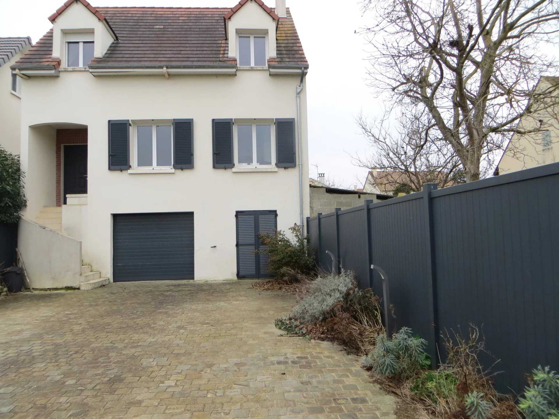 Casa nel Le Mesnil-le-Roi, Yvelines 12493561