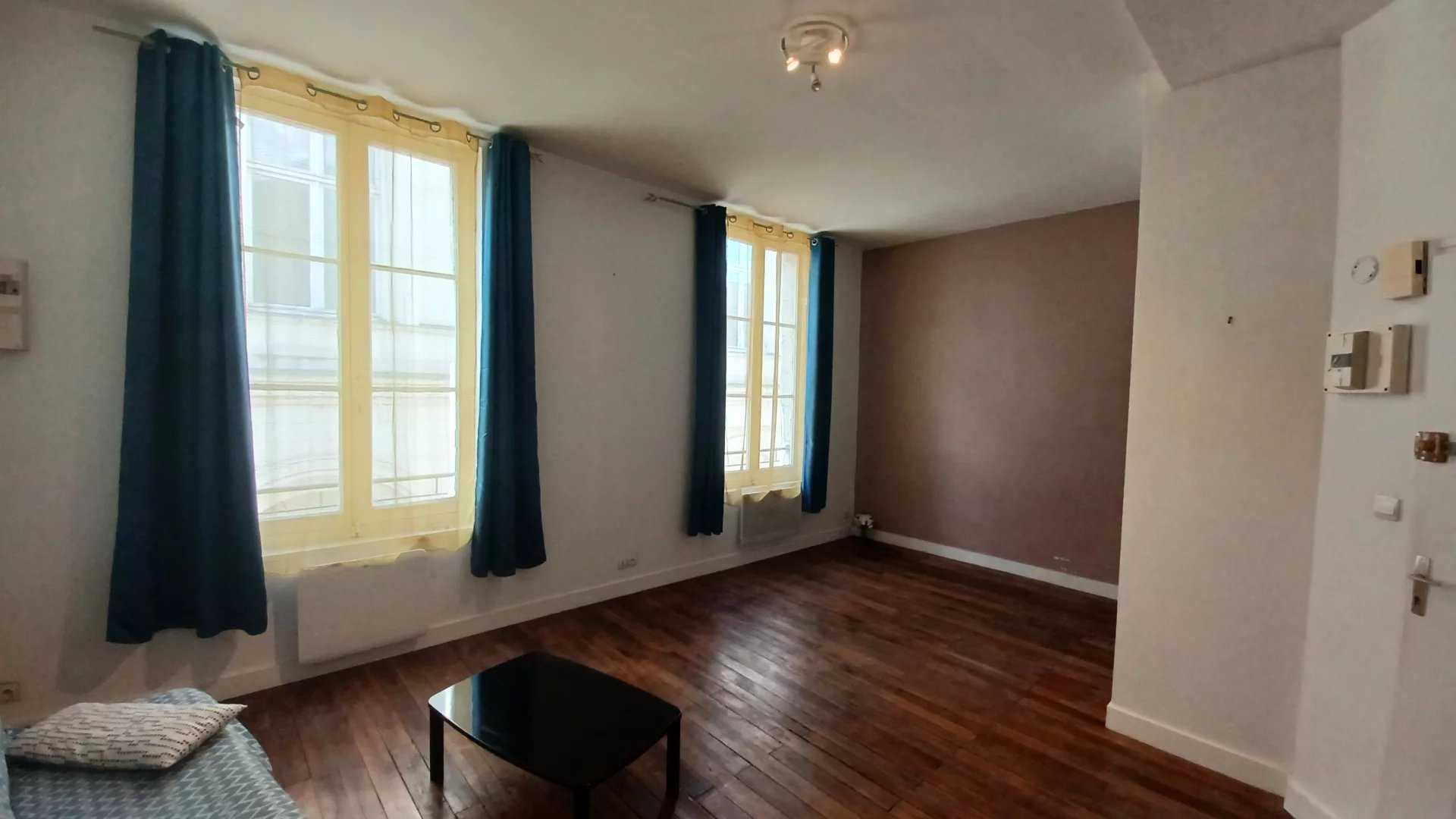 Condominium in Chinon, Centre-Val de Loire 12493609