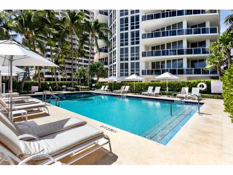 Condominium in Bal Harbour, Florida 12494993