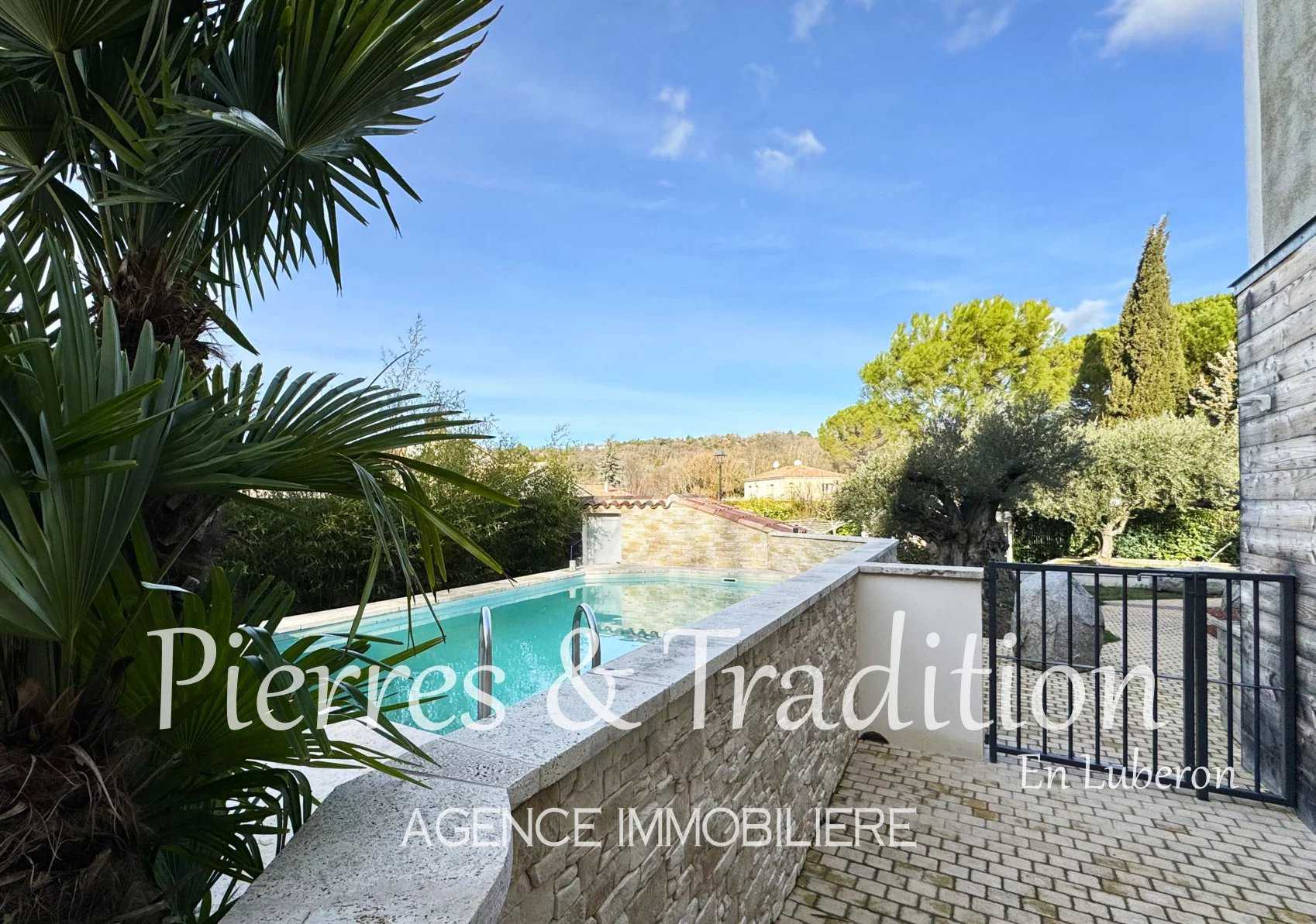 Huis in Saignon, Provence-Alpes-Cote d'Azur 12495723