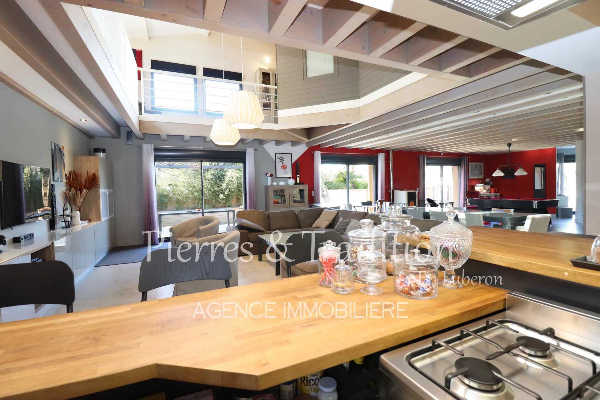 House in Saignon, Provence-Alpes-Cote d'Azur 12495723