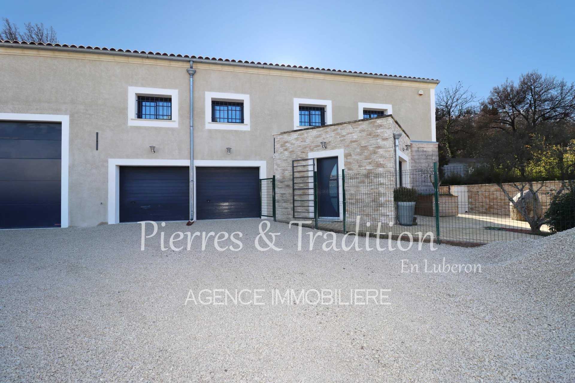 House in Saignon, Vaucluse 12495723