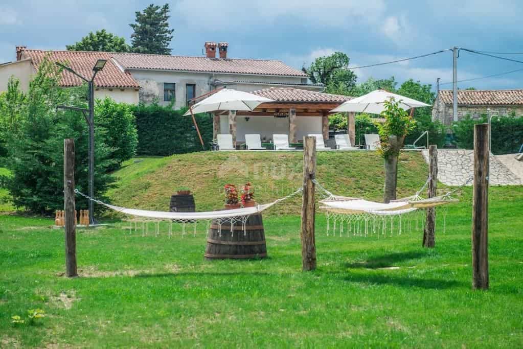 Dom w Pićan, Istria County 12495887