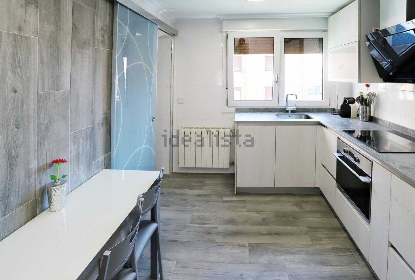 Condominium in Portugalete, Baskenland 12495966