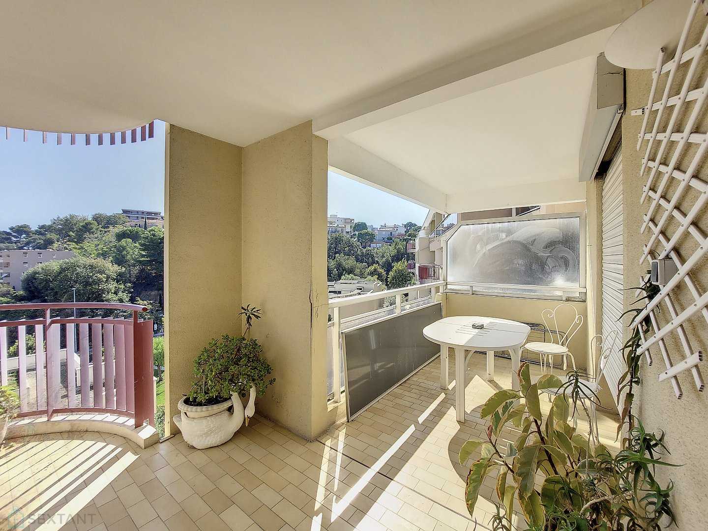 Condominium dans La Californie, Provence-Alpes-Côte d'Azur 12496261