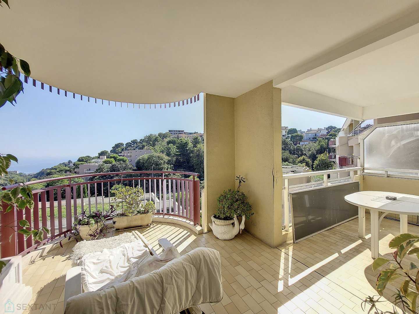 Condominium dans La Californie, Provence-Alpes-Côte d'Azur 12496261