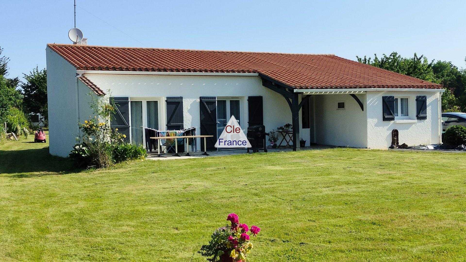 Haus im Saint-Hilaire-la-Forêt, Pays de la Loire 12497097